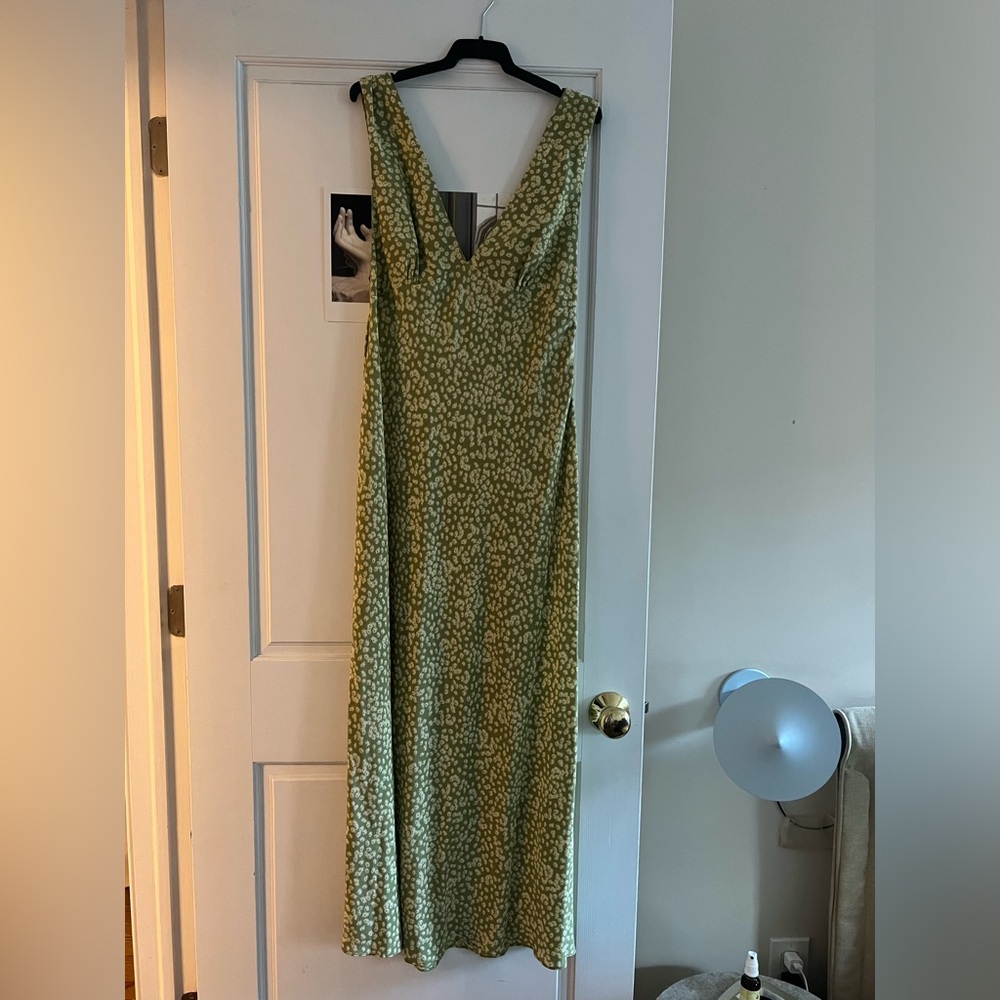 Matteau Silk Plunge Dress in Green Floral Print Size 4